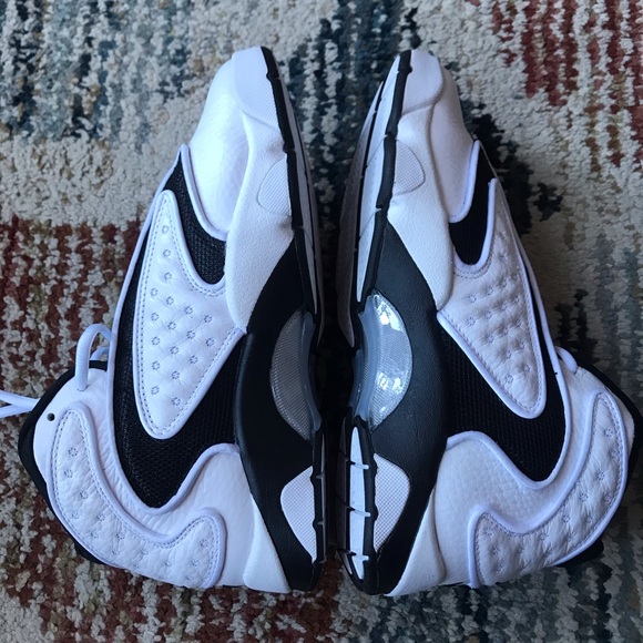 Nike Jordan OG trainers in white and black - Picture 4 of 6